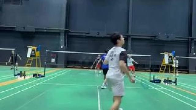 像不像你的娱乐局#羽毛球 #享受羽毛球带来的快乐 #快乐羽毛球 #双打