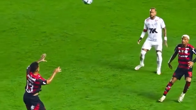 还是那个少年，还是那片绿茵场