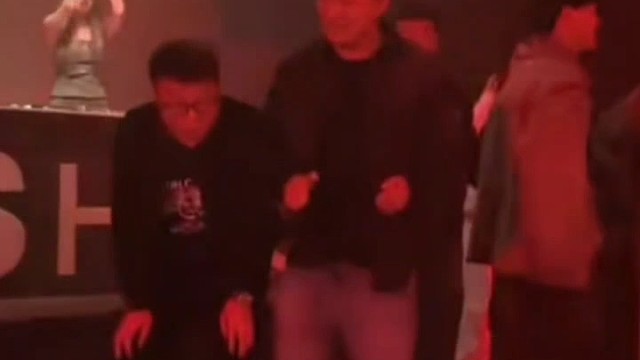 你要是给我好好说话我就是谦谦君子，你要是来硬的哪怕两败俱伤我也不惯着你