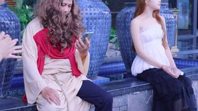 国外街头整蛊路人 