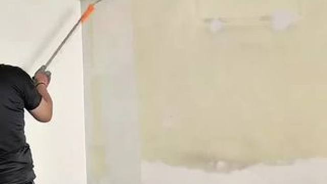 还以为旧房翻新很麻烦，美宅帮专注墙面最快一日翻新，不用搬家，家具都会给您遮蔽保护，全程不用您动手#旧