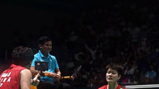 低视角感受羽毛球女双对抗#羽毛球 #刘圣书 #谭宁