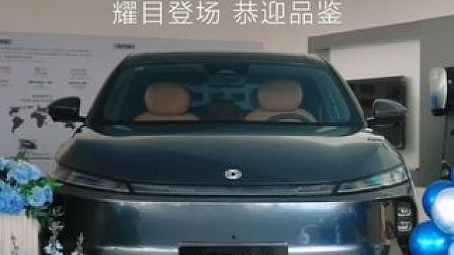 以豪华之姿，启程巅峰体验！ #东风新旗舰 #东风风神L8 
耀目登场，恭迎品鉴！