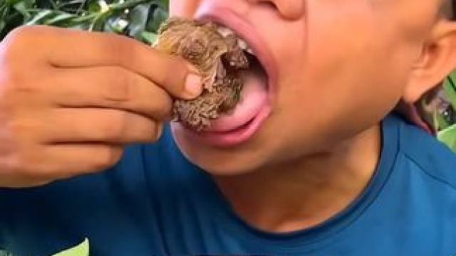 辣椒蘸水️水煮牛胎盘 #美食 #户外美食 #泰国美食 #内容启发搜索