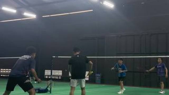 像不像你的养生局#羽毛球 #羽毛球双打#精彩瞬间#享受羽毛球带来的快乐