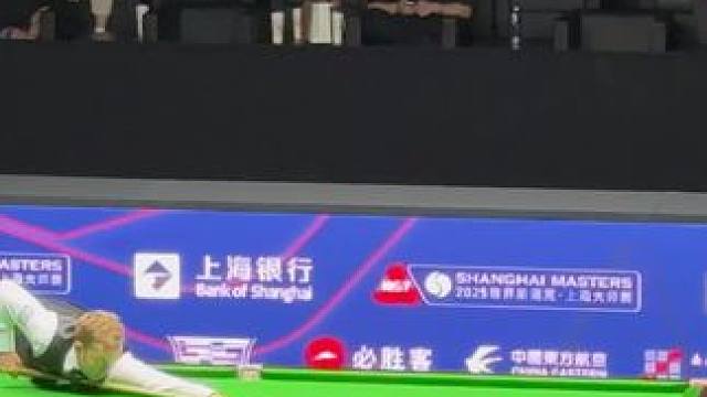 2025上海大师赛，阿里卡特持续上手中。
#台球 #台球 #台球是一种生活 #斯诺克 #台球比赛