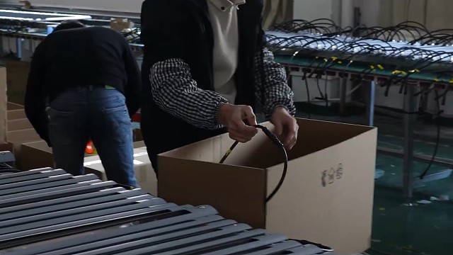 桥梁护栏灯灯光配套解决方案全，耐候性强，防撞防眩，厂家研发，高速照明材料优