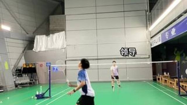 不论我怎么练 都打不过领导啊#羽毛球#胜利TKAK #威克多羽毛球拍