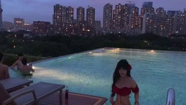 泳装的神#夏天 #无边泳池