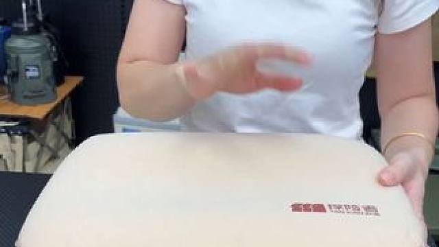 自动充气的户外枕头，前后还有高低设计，用完了，卷起来也很小 #户外枕头 #露营枕头 #充气枕头