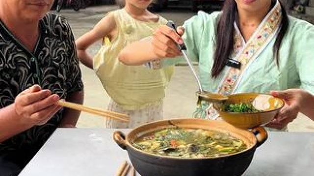真是饭都顾不上吃 老天爷～ #砂锅鱼#我的农村生活#地方特色美食#双凤#新农人计划2025