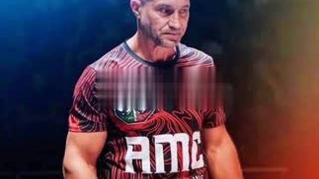 55岁老将太顶级了！ 轻量级的体重 无差别的力量！#手臂摔跤 #铁腕运动 #以小搏大 #斗腕 #冠军