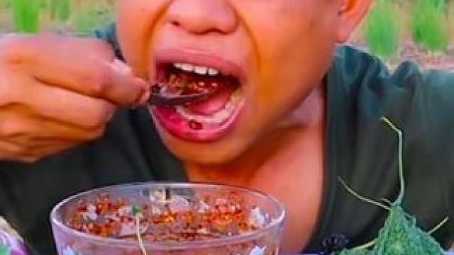 小苦瓜剁椒料汁️大片鲜牛杂 #美食 #户外美食 #泰国美食 #内容启发搜索