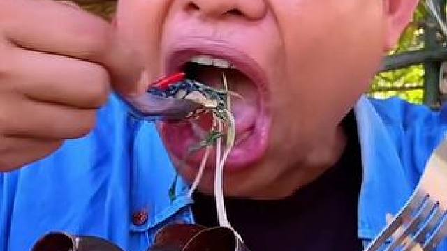 酸辣木瓜丝凉拌米粉新鲜大肥螺 #美食 #户外美食 #泰国美食 #内容启发搜索