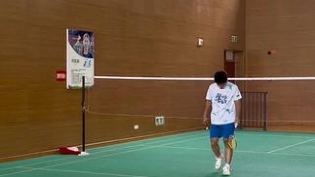 在学校怎么跟同学相处，这样打就对啦！！！#羽毛球#松弛感#杀球#羽球忍者