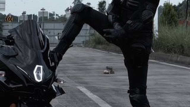 你那软绵绵的车就别配硬曲了 #185 #每个女孩都有一个机车梦 #机车#黑武士