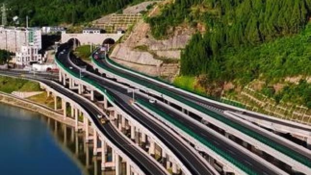 链接广元城区东西的快速通道——南山隧道。#基建工程 #实时路况 #看身边变化讲广元故事 #原创视频