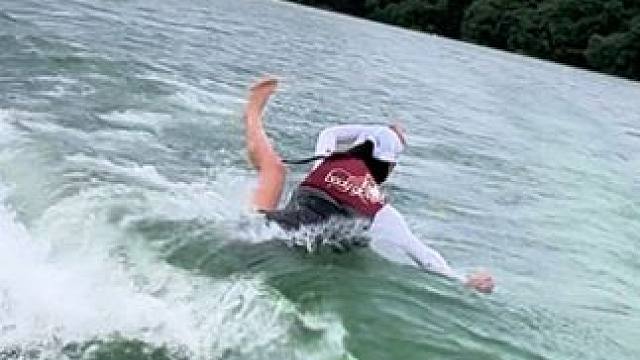 有效沟通 顶级理解 视频有点长
从不会松绳到松绳刷浪
4小时的训练成果#夏季玩水 #尾波冲浪 #千岛