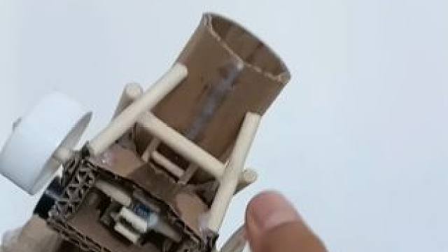 初一学生“手搓”天文望远镜，能清楚看到月球表面，“耗时两三天，花费40元”。