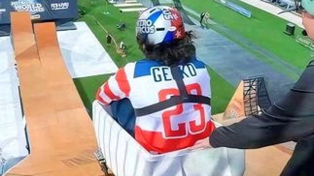 奖金10万美元！挑战购物车过巨型坡道，挑战成功者可获得奖励 #极限运动 #第一视角 #竞技体育 