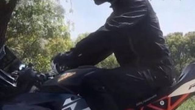 如果再遇到爱的人 记着去拉着她的手 #机车 #转场 #如果再遇到爱的人转场挑战