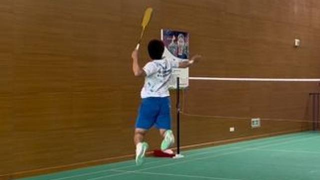 在学校跟同学友好切磋学习一下#羽毛球#杀球#羽球忍者