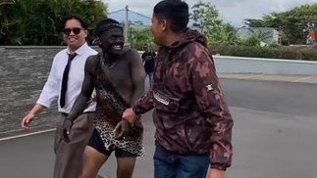 哈哈嘟嘟困来了 #原创视频 #外国人真会玩 #搞笑视频 #气场全开 #老外真会玩