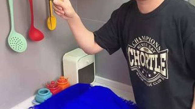 六爪挂钩 这个六爪挂钩真的太好用了，一个就能顶六个衣架来用，拿取方便，一目了然#挂衣架 #六爪挂钩 