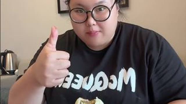 周天的包子，你们家乡长豆都叫什么～ 是什么周天包～包子，是因为馋哈哈哈， #雯扎雯打 #太好吃了 #