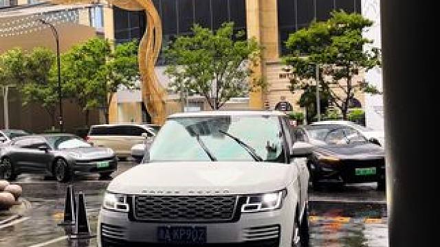 当你拥有一台路虎揽胜时，你会去接当初把你抛弃的ta吗？#路虎揽胜