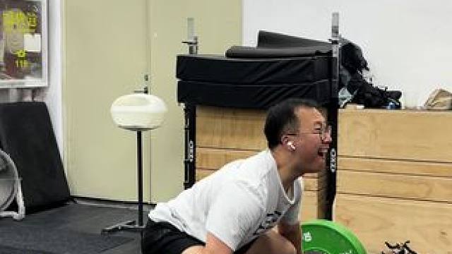 阿康的抓举训练成功举起85kg 刀锋举重9月初转战北京 9月中旬移师上海 举行线上线下私教#高翻 #