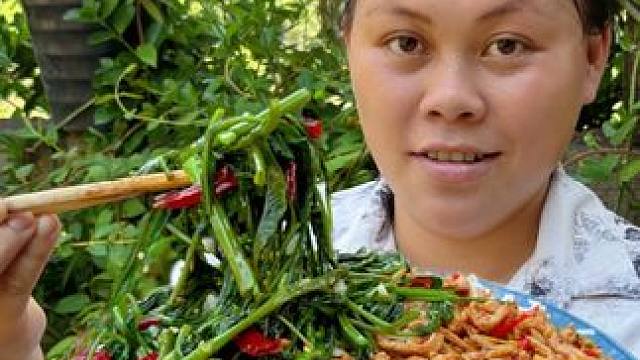 做个泡椒肉丝盖饭，配着空心菜吃了一大碗 #美食 #农村生活