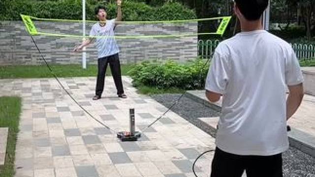 随手一搭就开打，小区楼下练球原来这么香 #羽毛球#羽毛球网架#便携式羽毛球网架 #户外运动