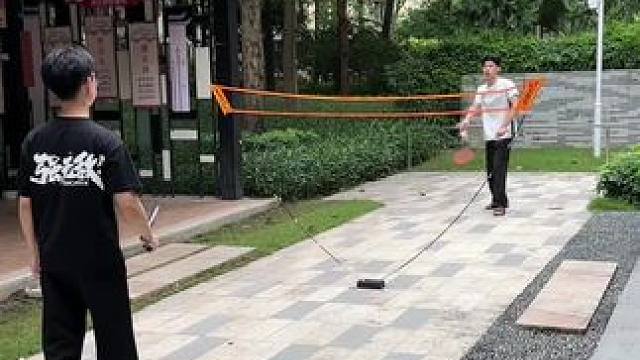 暑假场地费太贵了！买个便携式网架在小区打打球算了 #羽毛球 #打羽毛球 #羽毛球网架#便携式羽毛球网