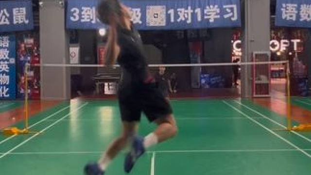 努力找进攻的机会#羽毛球 #杀球 #日常训练 #庞博硕