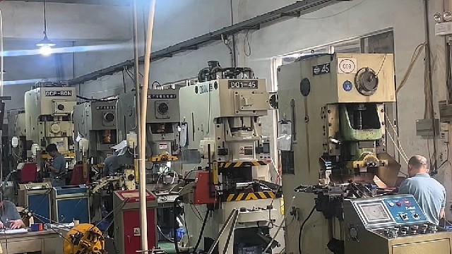 冲压弹片厂家各种尺寸在等您 #弹片 #冲压弹片