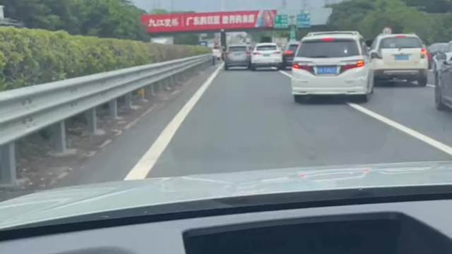 两车同时变道，发生碰撞责任怎么划分#每天一个用车知识 #汽车知识 #带你懂车 #安全出行