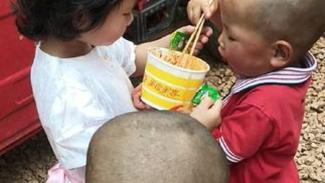 带孩子的累只有经历过的才懂。#农村娃