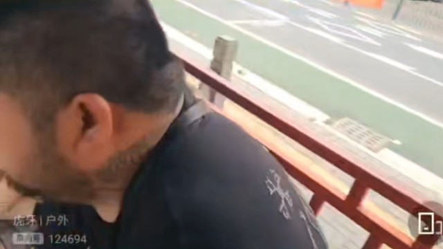 金猪愤怒摔可乐