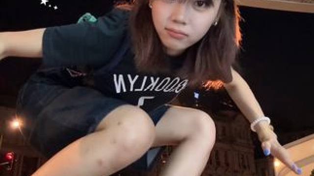 我在凌晨四点的街头想你哈哈哈