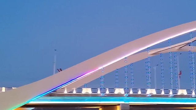 "桥梁抱箍灯3秒快速安装设计，施工效率提升300%，让您的亮化工程省时又省力！#"桥梁拉索灯