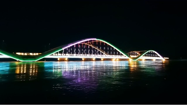 梁点光源安装快捷效率高，抗震防水性能优，智能控制可远程，定制售后全到位#悬索桥拉索灯