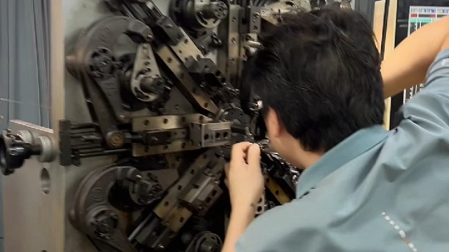 专注弹簧生产从线材到成形用心把控每一环