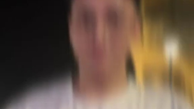 老挝凯旋门，苗族女孩小丫和朋友跳舞