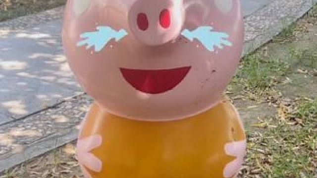 小怪兽竟然爬到佩奇的头上去了快来帮帮他们吧#儿童玩具 #小猪佩奇 #儿童乐趣