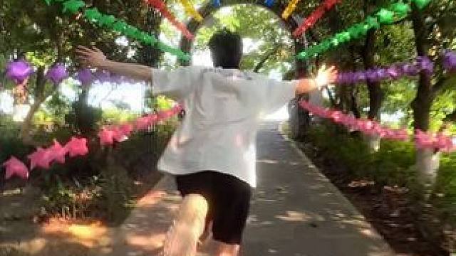 “如果再遇到爱的人 记得拉着她的手” #羽毛球 #转场