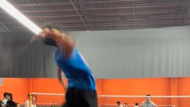 进攻是最好的防守#羽毛球 #杀球 #养生球#一揽子装个啥