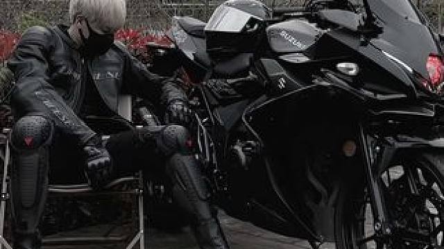 如果再遇到爱的人 记住先拉他的手 #机车 #花瓣消失退场太有感觉了 #185 #机车男孩