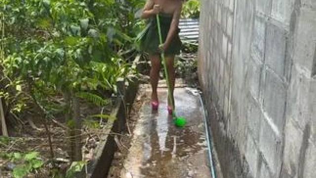 庭院刷洗。 #庭院清洁#解压 #深度清洁 #极度舒适 #勤劳的农村人