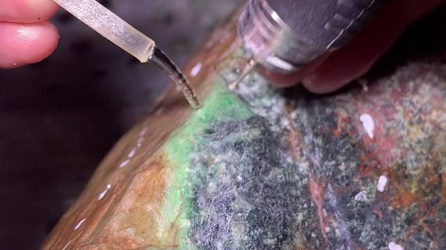 杨梅皮开搞。大家猜猜涨还是跨。